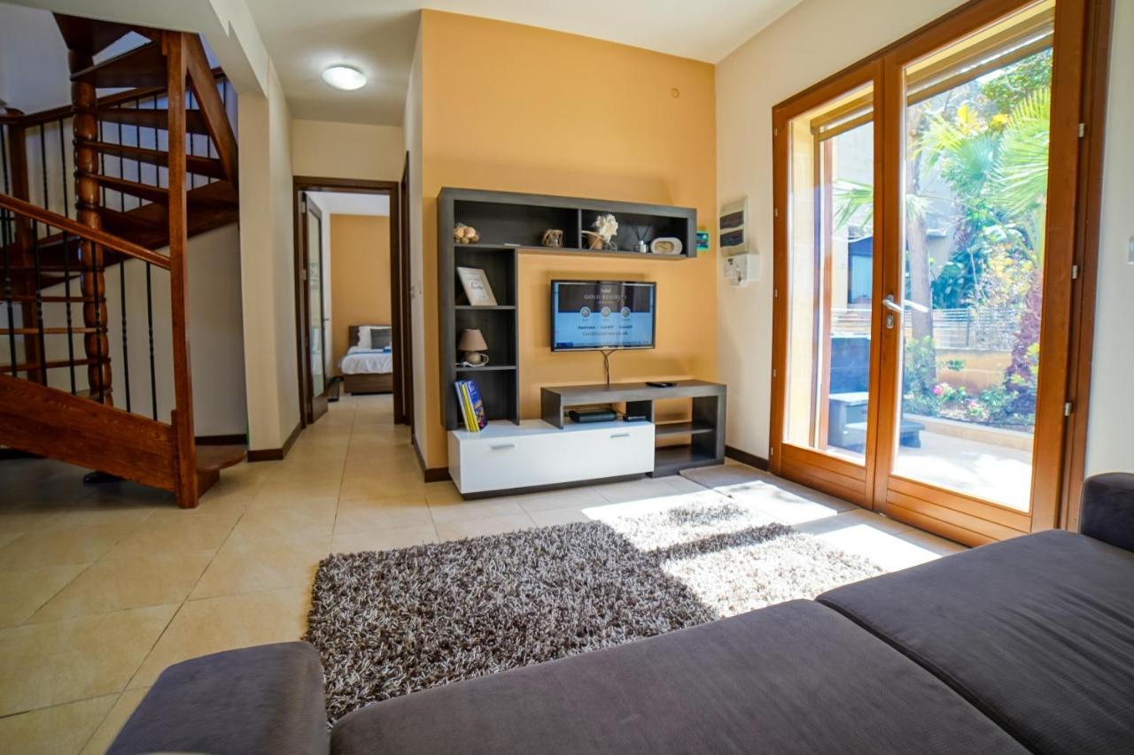 Getawaynpetto Private Duplex Maisonette With Jacuzzi Hot Tub Mgarr エクステリア 写真